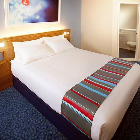 Travelodge Llanelli Cross Hands Eksteriør bilde