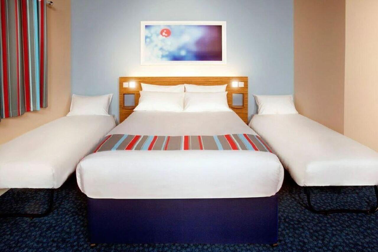 Travelodge Llanelli Cross Hands Eksteriør bilde
