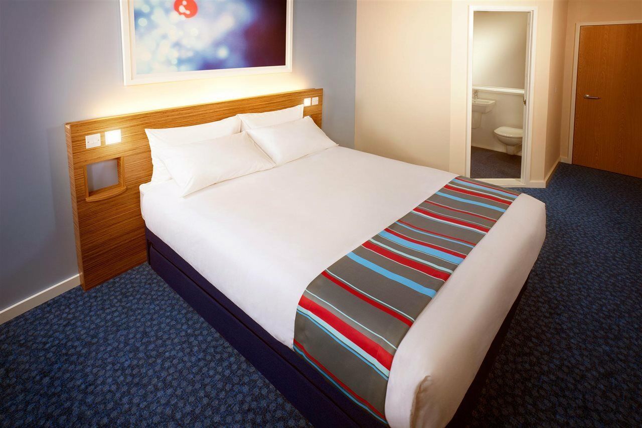 Travelodge Llanelli Cross Hands Eksteriør bilde