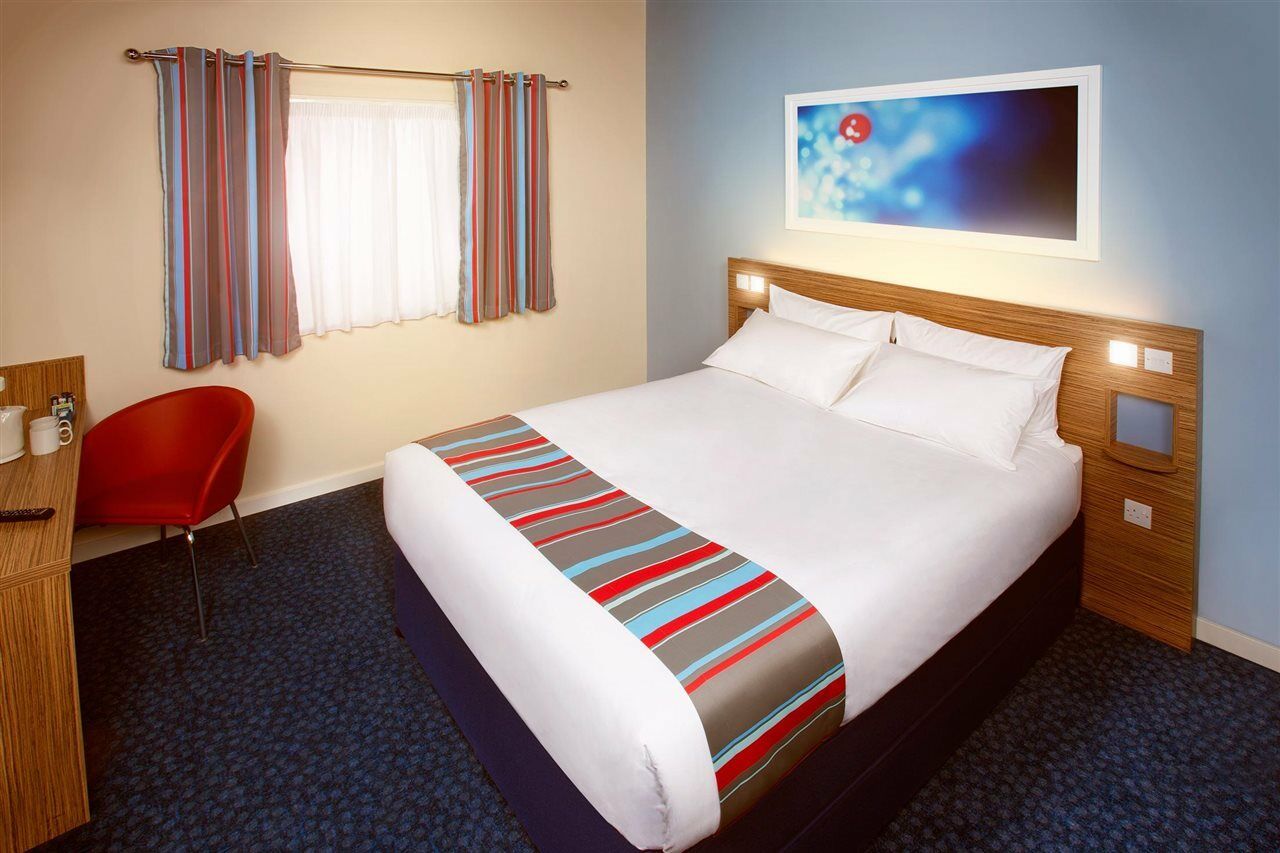 Travelodge Llanelli Cross Hands Eksteriør bilde