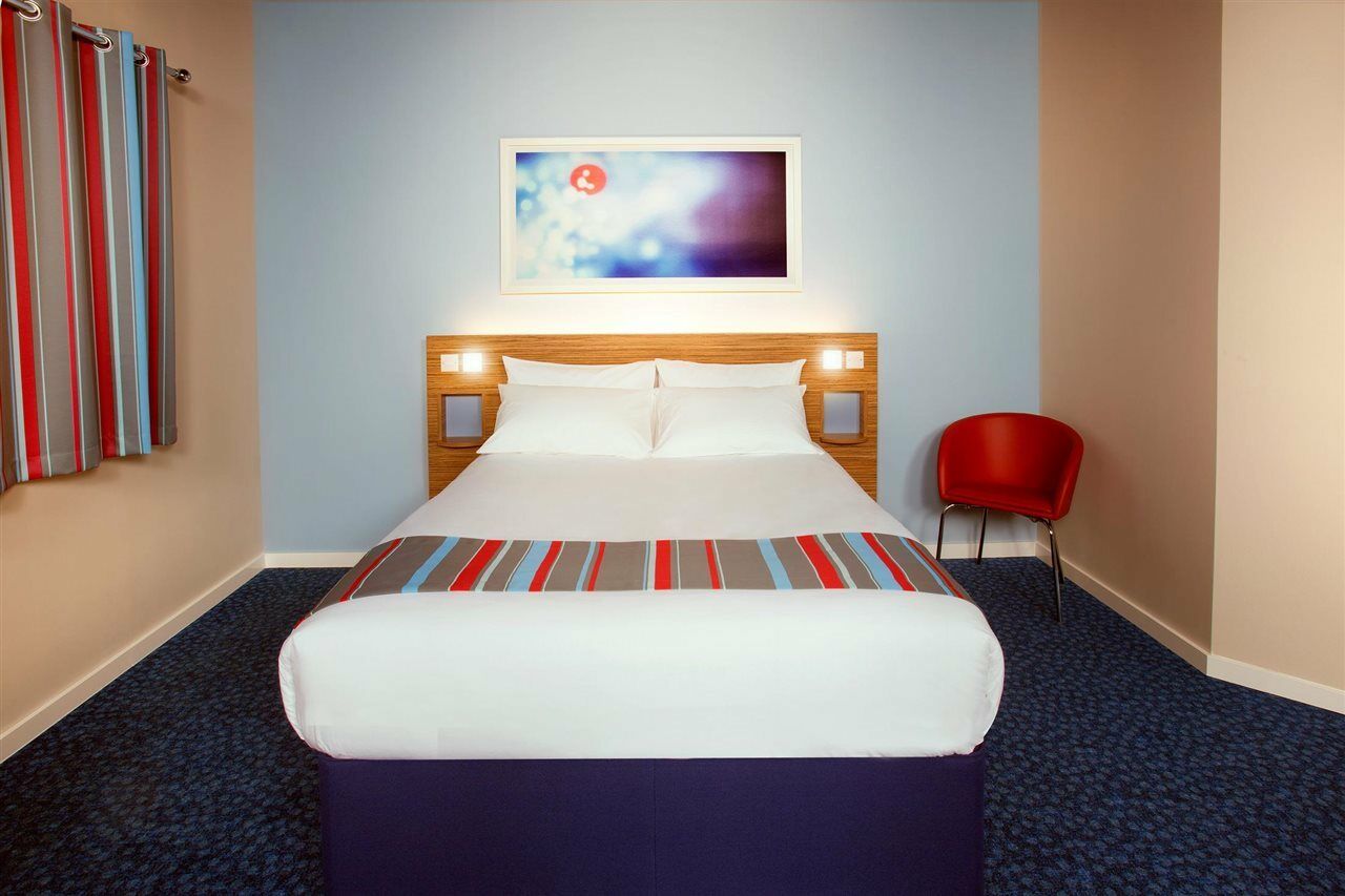 Travelodge Llanelli Cross Hands Eksteriør bilde